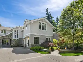 Seamless Blend of Luxury and Serenity