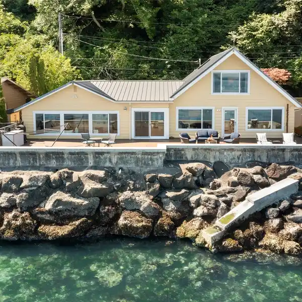 BEAUTIFULLY APPOINTED HOME ON PUGET SOUND