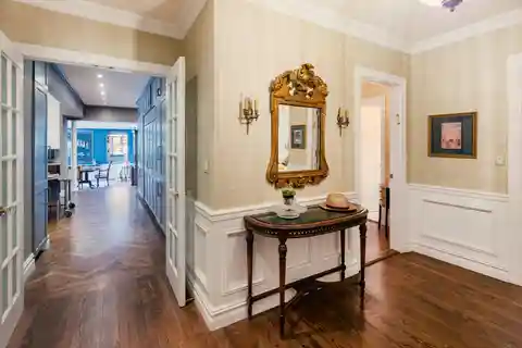 Exquisitely Renovated Apartment in the Linden House