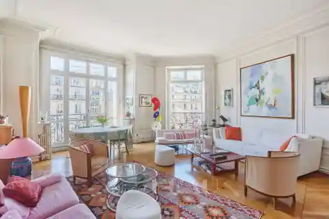 Corner Apartment Bathed in Sunshine