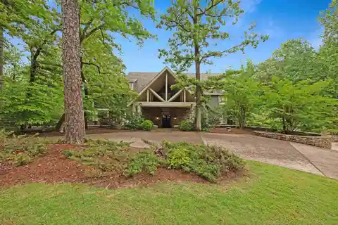 The Ultimate in Lakeside Living