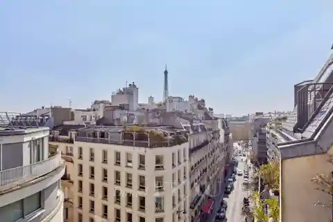 Top-Floor Apartment with Exceptional Views