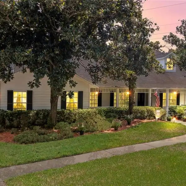 CHARMING MOVE-IN READY COLONIAL HOME