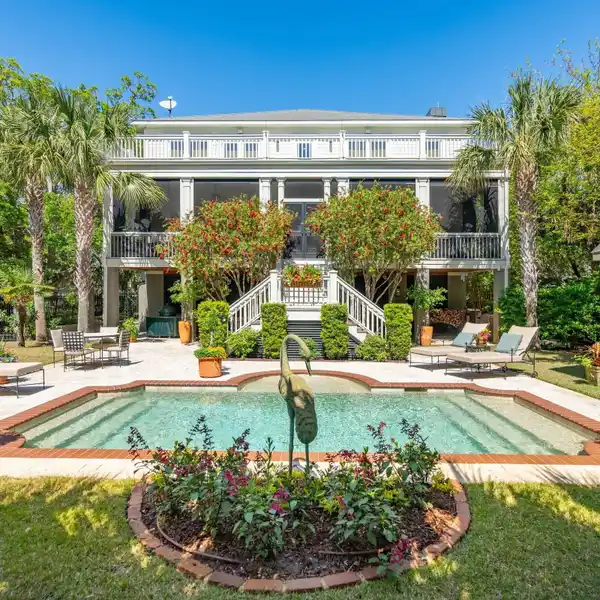 REFINED LUXURY IN OLD VILLAGE