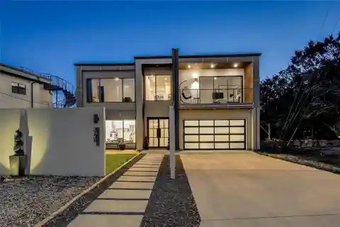 Exquisite Modern Home with Top-Tier Rental Potential in Apache Shores