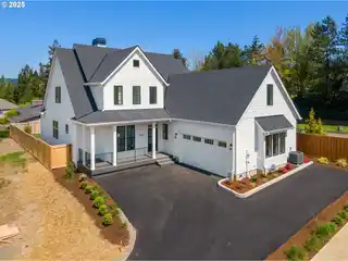Gorgeous New Home in Bauer Woods