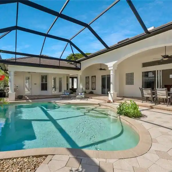 COURTYARD HOME IN KENSINGTON GOLF & COUNTRY CLUB