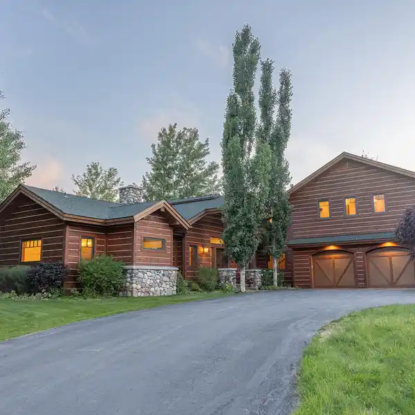 BEAUTIFUL INDIAN CREEK HOME