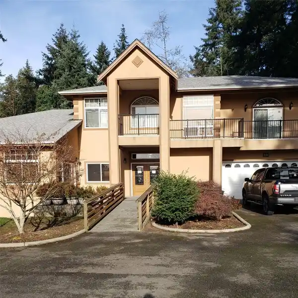 SPACIOUS FEDERAL WAY HOME | 4,220 SQ. FT. WITH DUAL LIVING SPACES