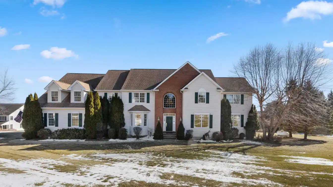 Exceptional Residence in Picturesque Centennial Ridge