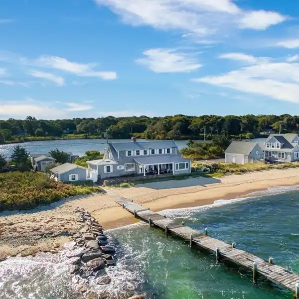 ICONIC EAST CHOP RESIDENCE