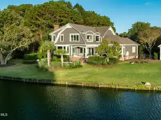 Landfall Lakeside Villa Luxury Lakefront Living