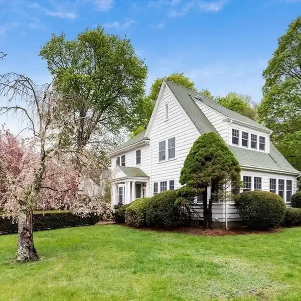 ARCHITECTURAL GEM IN MUNROE HILL