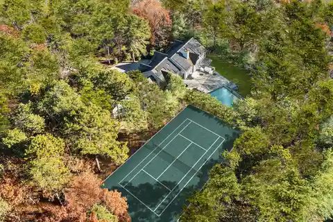 Serene Hamptons Retreat with Incredible Ammenities