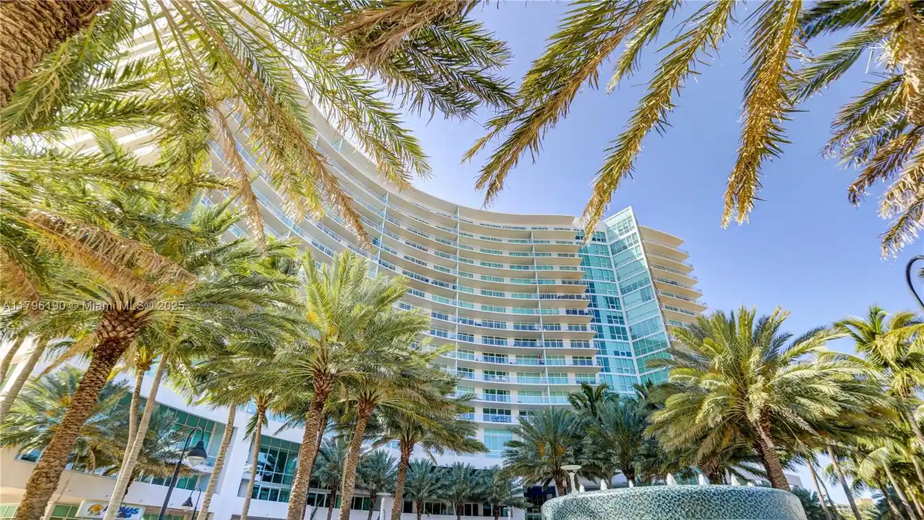 Exceptional Residence at the Plaza at Oceanside