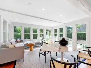 Stylish Renovated Apartment Near Sag Harbor Shops