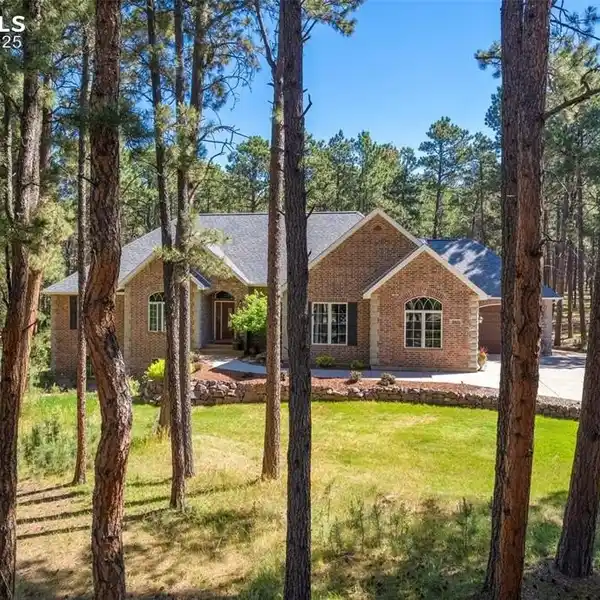 PRIVATE SANCTUARY IN WISSLER RANCH