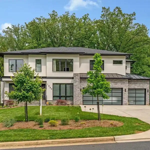 ELEGANT AND EXPANSIVE OPEN-PLAN HOME