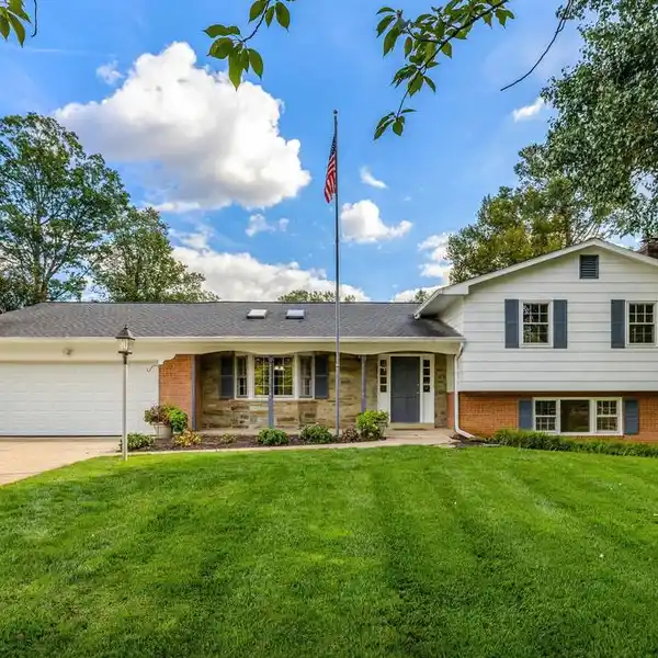 LOVELY UPDATED HOME IN LAKEVALE ESTATES