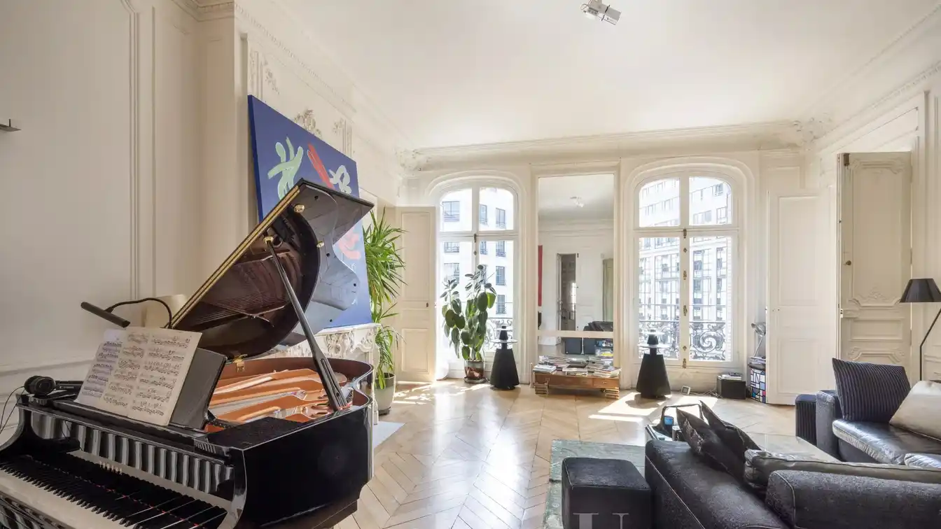 Gracious Apartment in Great Location