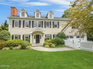 Elegant Like-New Colonial