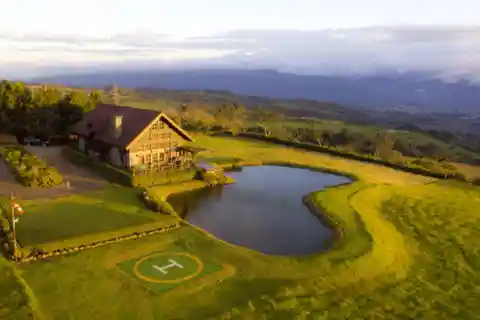Discover the Mountain Elegance of This Peaceful Homestead