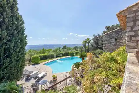 Stunning Property Bordered by Forest