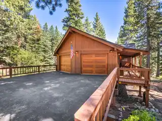 Comfort and Charm with a Connection to Nature