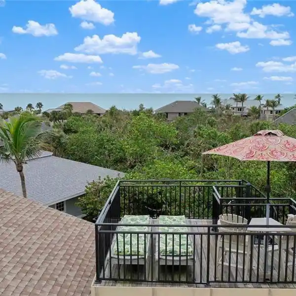 BEAUTIFUL FULLY FURNISHED HOME IN A FABULOUS LOCATION
