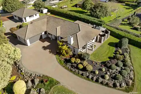 Immaculately Presented Brick and Tile Residence