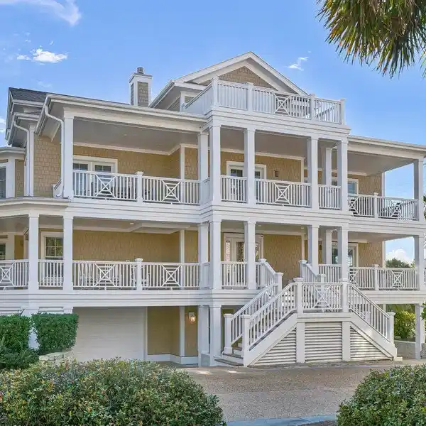 LOVELY SECOND ROW BEACH HOME