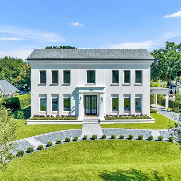 A BEAUTIFUL EXPRESSION OF MODERN LUXURY