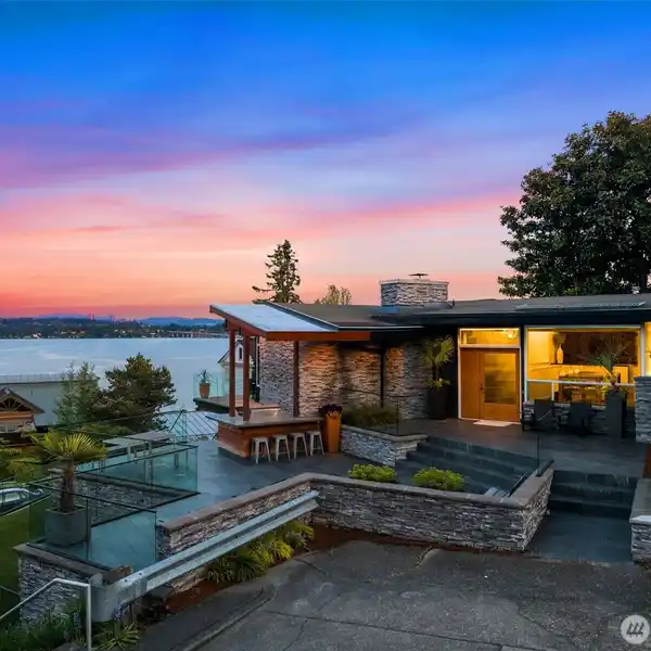 SPECTACULAR MID-CENTURY MODERN WITH SWEEPING VIEWS