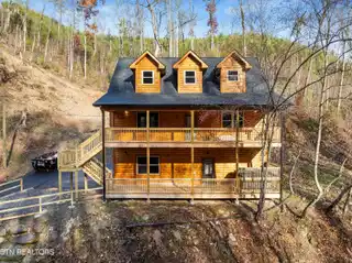 Charming Cabin in Chalet Village