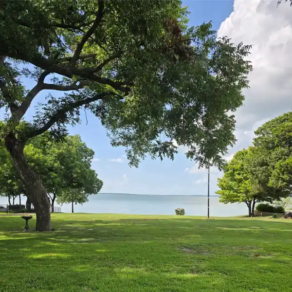 BOATING ENTHUSIASTS DREAM LAKE RAY HUBBARD HOME