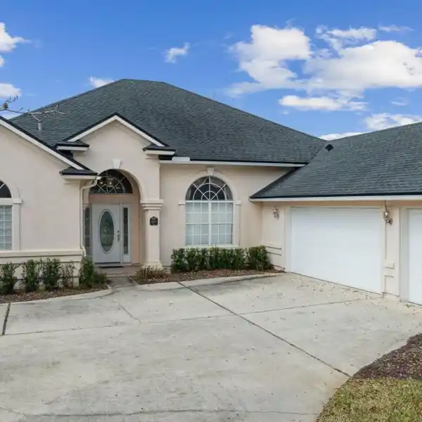 RIVERFRONT HOME OFFERING VACATION LIVING EVERY DAY