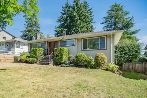 Delightful and Ideally Situated Rancher