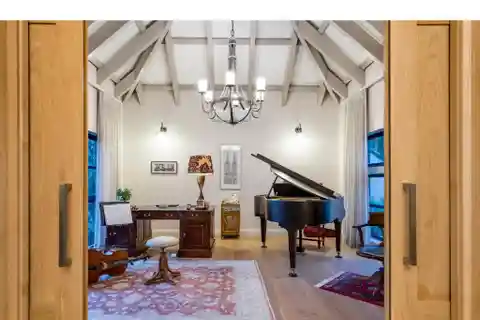 Tranquil Entertainer’s Dream in Prestigious Estate