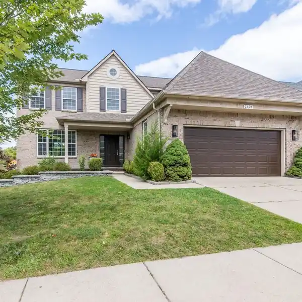 CONTEMPORARY ELEGANCE WITH CLASSIC CHARM