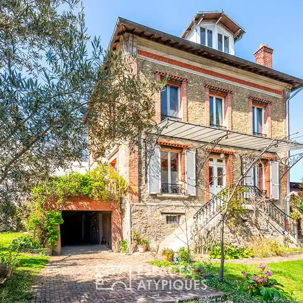 CHARMING 1880 RESIDENCE