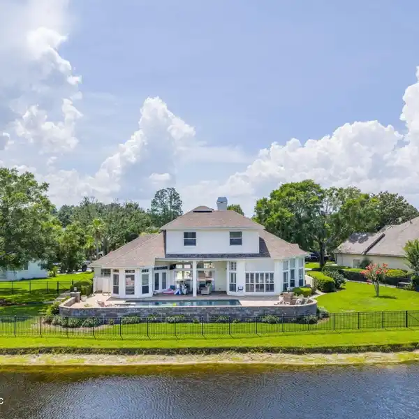 UPGRADED LAKEFRONT HOME IN JAX GOLF AND COUNTRY CLUB