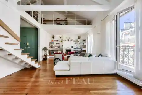 Peaceful House-Like Apartment