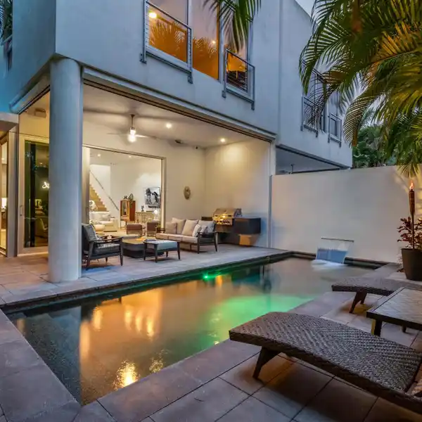 CHIC CUSTOM TOWNHOME