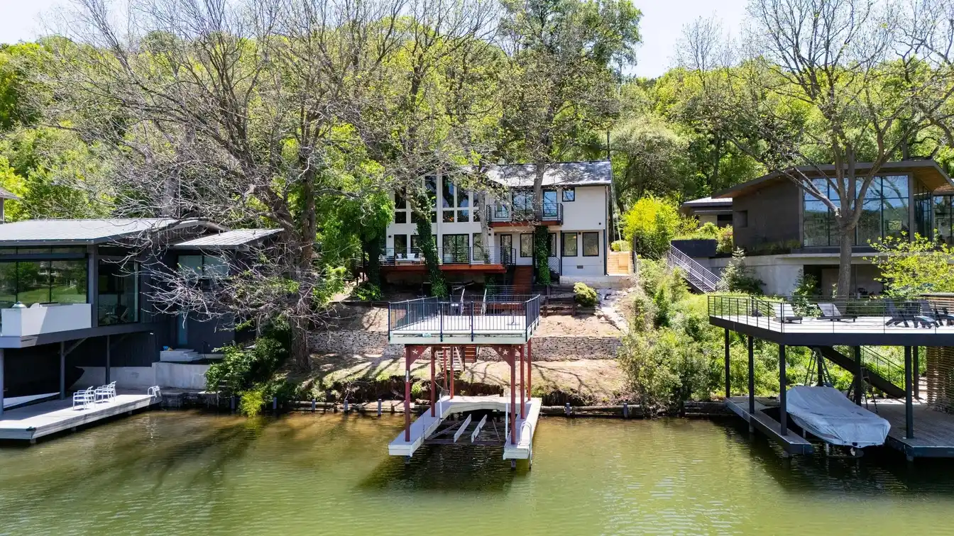Beautifully Remodeled Contemporary Lakefront Residence