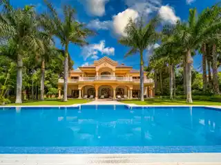 Phenominal Beachside Gem