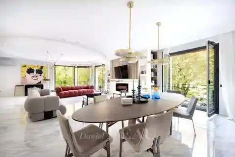 Luxurious Corner Apartment with Air-Conditioned Comfort