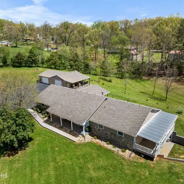 FOUR-PLUS-ACRE NEWPORT MOUNTAIN VIEW HOME