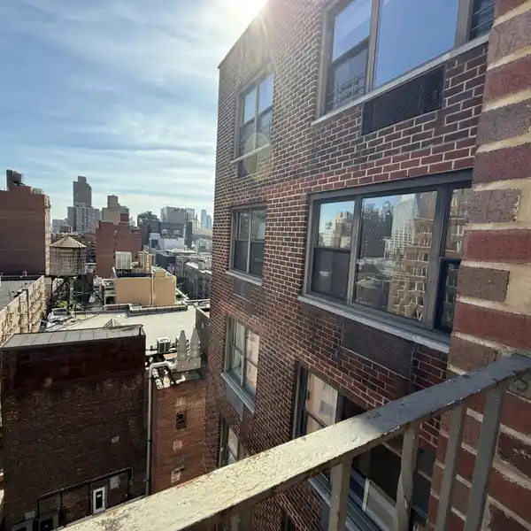 SWEEPING BALCONY VIEWS, LOW MONTHLIES