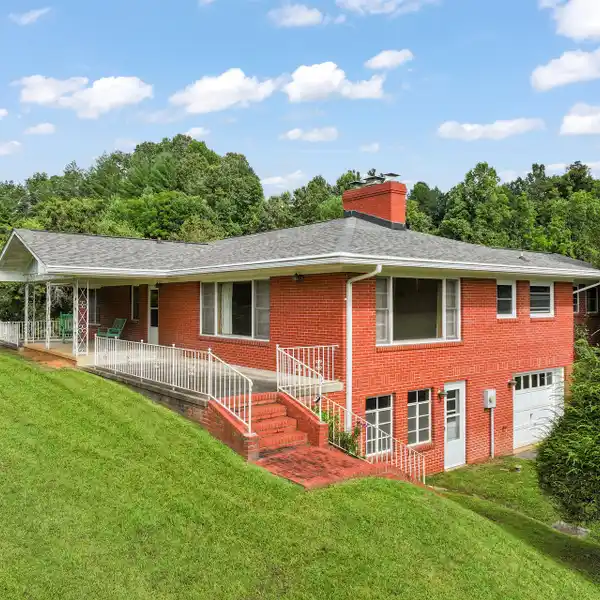 EXCEPTIONAL 2.58-ACRE PROPERTY