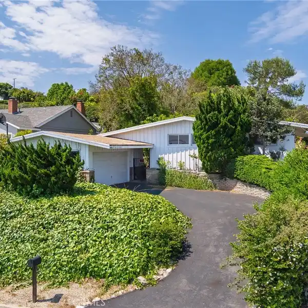 AN EXCEPTIONAL OPPORTUNITY TO CREATE YOUR DREAM HOME